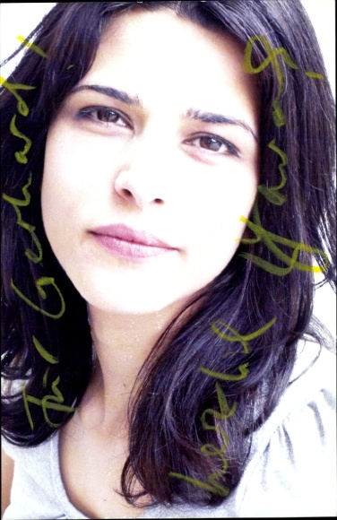 KP aktorka Lale Yavas, portret, autograf