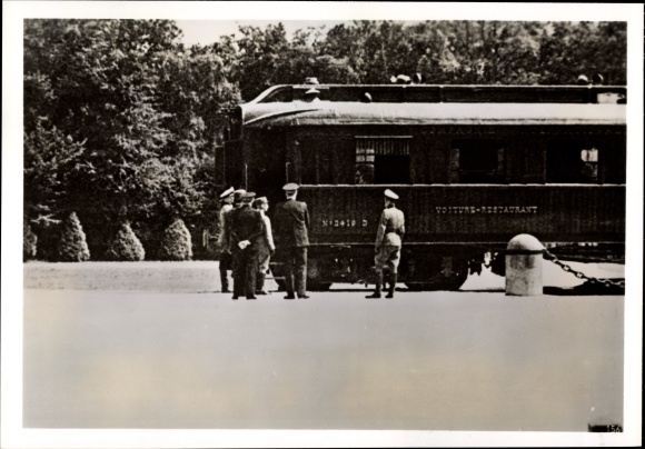 Photo Compiègne Oise, signing of the armistice in the historic car of 1918, June 1940