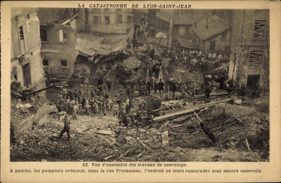 Postcard The Lyon-Saint-Jean disaster, overview of the rescue work