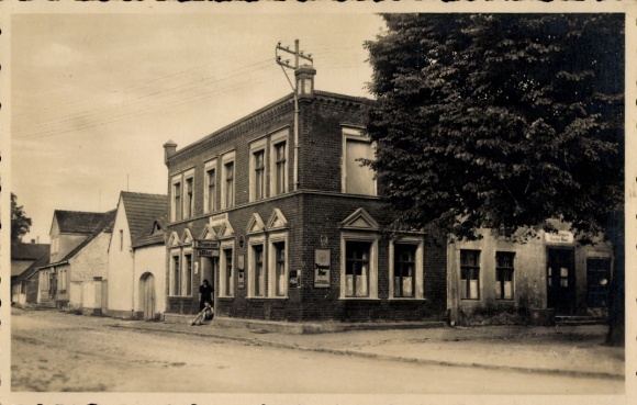 Ak Körbelitz Möser Jerichower Land, Gasthaus, Kolonialwaren, alte Architektur, Straßenszene
