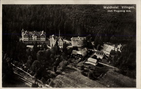 Ak Villingen Schwenningen in het Zwarte Woud, luchtfoto van het Waldhotel, omgeven door bossen en velden