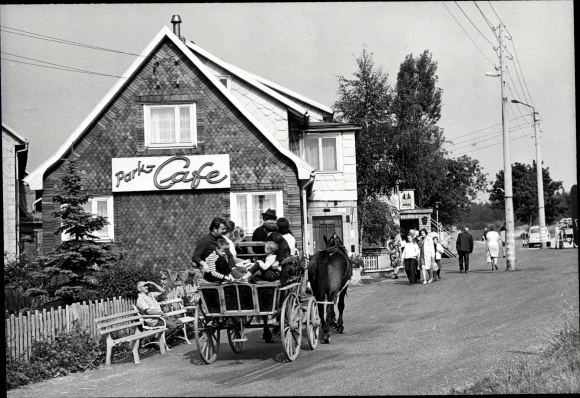 Photo Hinterrod ice field in Thuringia, park cafe, carriage ride, carriage