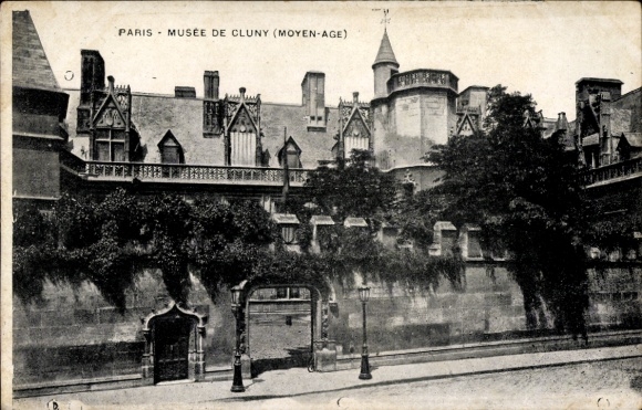 Ak Paris V, MUSÉE DE CLUNY, mittelalterliche Architektur, Bäume, Straßenlaternen