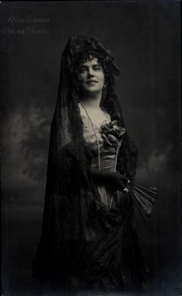 Postcard Opera singer Aline Sander in The Bull of Olivera, fan