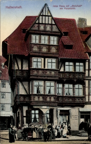 Postcard Halberstadt in Saxony Anhalt, Old house with stilts at the Holzmarkt