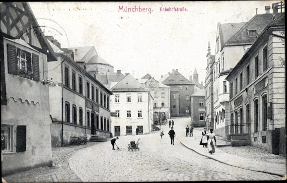 Ak Münchberg in Opper-Franken, Beieren, uitzicht op de Bahnhofstrasse