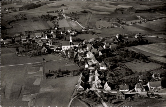 Ak Stimpfach in Württemberg, Luftaufnahme eines kleinen Dorfes, Kirche sichtbar, landwirtschaftli