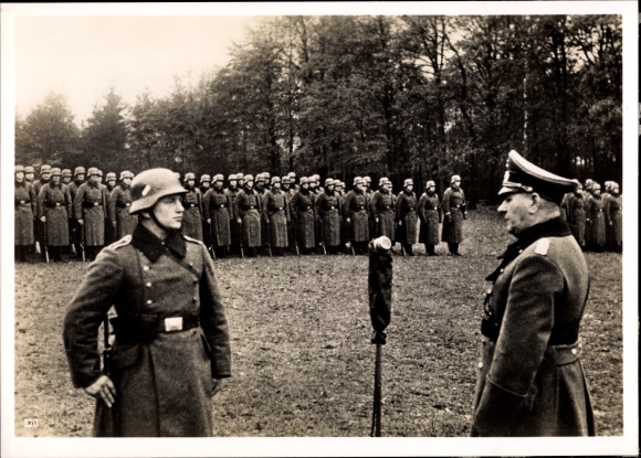 Photo Hoffmann, Heinrich, On the western front, awarded the Iron Cross 1st Class, November 1939