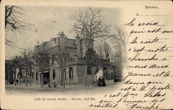 Ak Bernay Eure, Café du Grand Jardin, Eingangsbereich, Bäume, Dame an Post,  Architektur