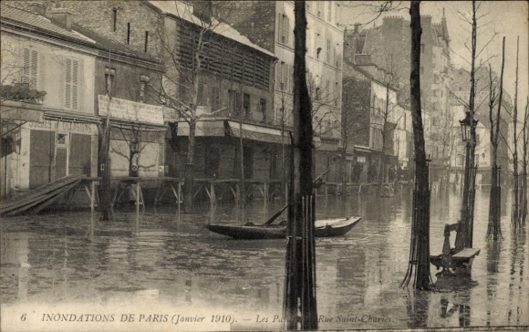 Ansichtkaart Parijs, overstromingen in januari 1910, Le Passerelles Rue Saint Charles