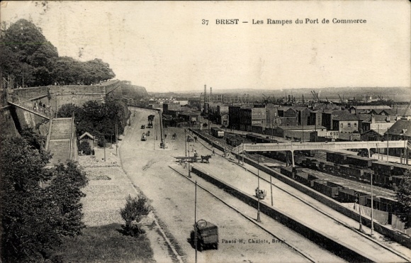 PC Brest Finistère, Les Rampes du Port de Commerce, harbor view, photo H. Chalets