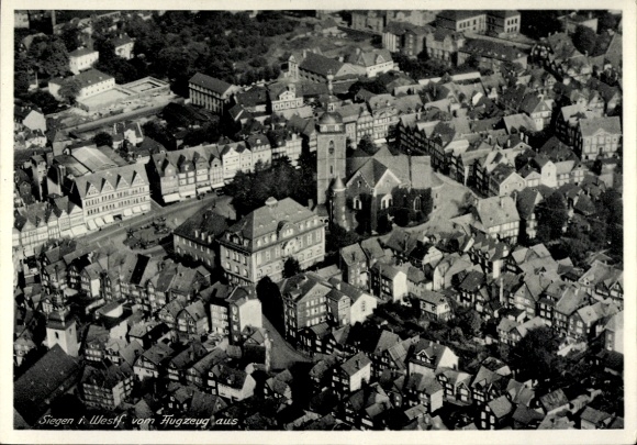 Ak Siegen in Westfalen, Luftaufnahme von   Gebäude, Stadtkirche, Fachwerkhäuser