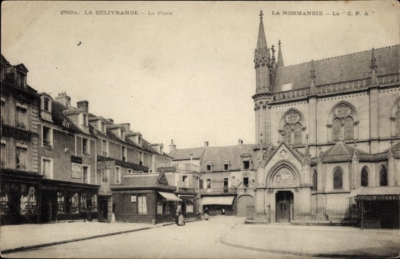 Ak La-Délivrande Calvados, Basilique et la Place