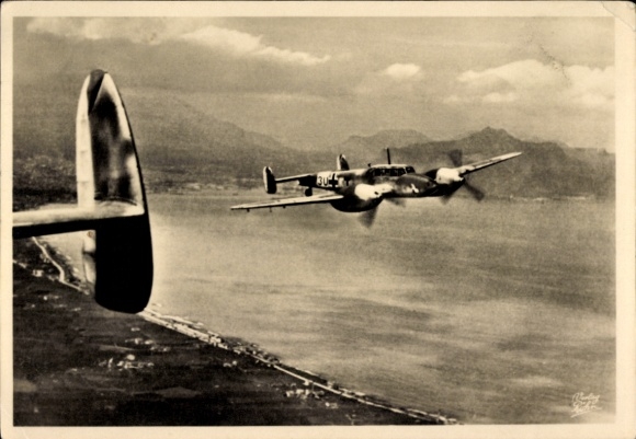 Ak Zerstörer Messerschmitt Me 110 am Mittelmeer, Kampfflugzeug, Luftwaffe
