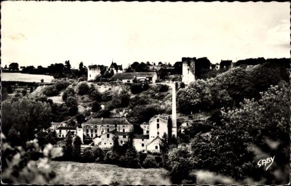 Postcard Mortagne sur Sèvre Vendée, vue generale du Chateau