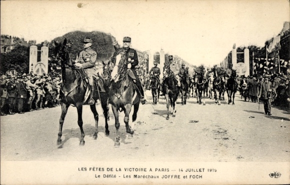 Ak Paris, Les Fetes de la Victoire 14 Juillet 1919, Défilé, Les Marechaux, Foch, Joffre