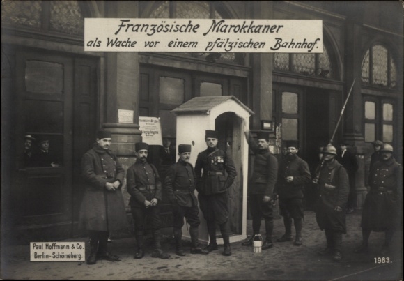 Postcard French Moroccans as guard in front of a Palatinate train station