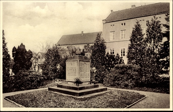 Postcard Seifersdorf Wachau Sachsen, monument to the fallen, green space