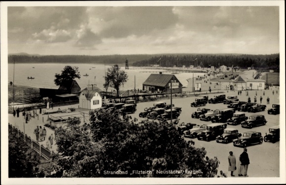 Ak Neustädtel Schneeberg im Erzgebirge, Strandbad Filzteich, parkende Automobile