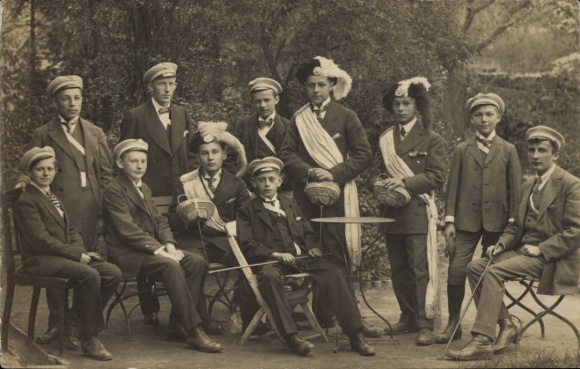 Studentika Foto Ak Schülergruppe in Uniform, Erinnerung an unser Absolutorium 1921