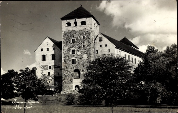 KP Turku Åbo Finlandia, Turun linna, Abo slatt, stary budynek, kamienny mur, drzewa