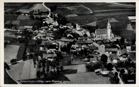 Ak Hohenlinden Oberbayern, Luftaufnahme, Kirche, Häuser, Felder, Landschaft, Hohenlinden 10bby
