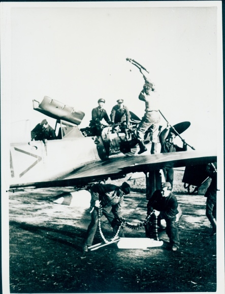 Photo German Wehrmacht, Focke Wulf Jäger is refueled and munitioned, II WW