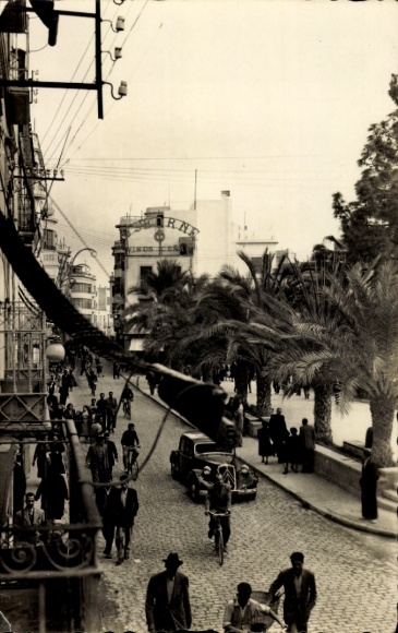 Ak Elche Valencia Spanien, Blick auf Straße, Palmen, Menschen, Fahrzeuge, Gebäude