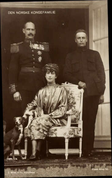 Ak Norske Kongefamilie, Königin Maud, Haakon, Carl von Dänemark, König von Norwegen