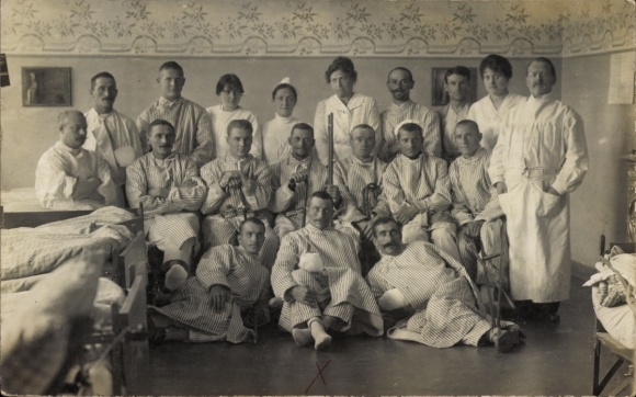 Foto Ak Bad Kissingen, Lazarett, Deutsche Soldaten, Gruppenbild