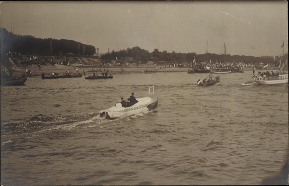 Photo PC Wiesbaden in Hesse, ships and motorboat on the Rhine
