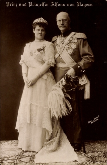 Postcard Prince and Princess Alfons of Bavaria Wittelsbach, standing portrait, NPG 5649
