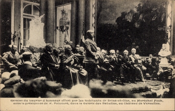 Ak Versailles Yvelines, Übergabe des Ehren Laurien im Schloss Versaille, Marschall Foch