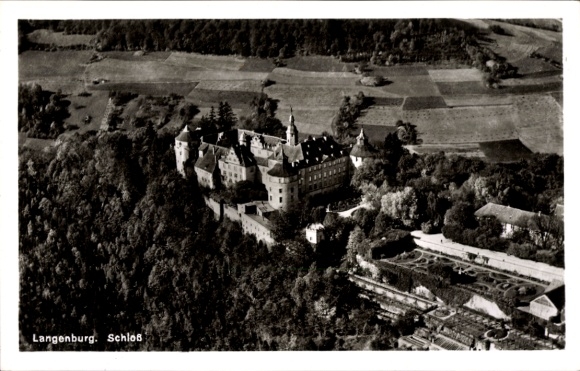 Ak Langenburg in Württemberg, Schloss  Luftaufnahme, umgeben von Feldern und Wäldern