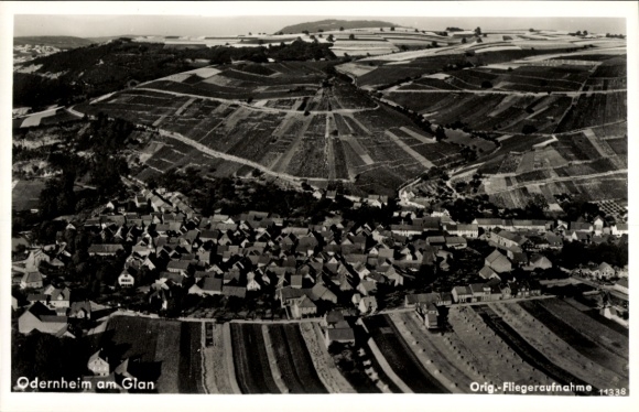 Ak Odernheim am Glan Rijnland-Palts, luchtfoto van Odernheim, wijngaarden op de achtergrond