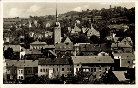 Ak Sebnitz in Sachsen, Blick auf die Ortschaft mit Grenadierburg, Kirche