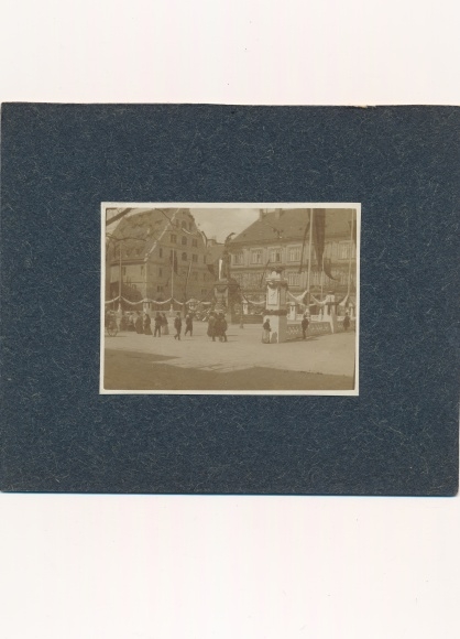 Photo Tyrol, 1905, market place, memorial, flag decoration