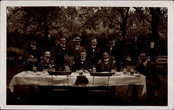 10 old photo PC groups of men, various motifs