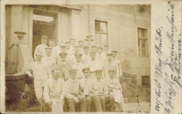 Foto Ak Potsdam, Deutsche Soldaten in Uniform, Lazarett, St. Joseph Krankenhaus, Waisenhaus
