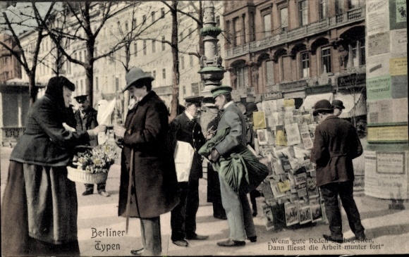 Postcard Berlin Mitte, Berlin city types, newspaper seller, stand, ladies and gentlemen