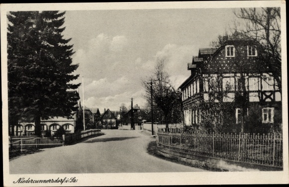 Ak Niedercunnersdorf Kottmar in Saksen, oud boeren- en weversdorp in Opper-Lausitz, Dorfstrasse