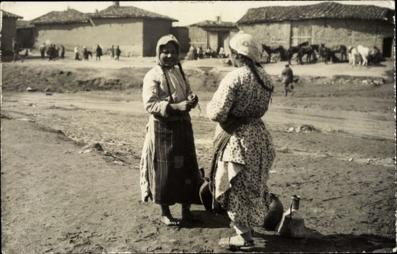 Photo Postcard Prilep Macedonia, women in traditional costumes
