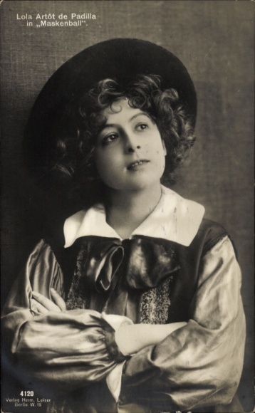 Postcard Opera Singer Lola Artot de Padilla, Masked Ball