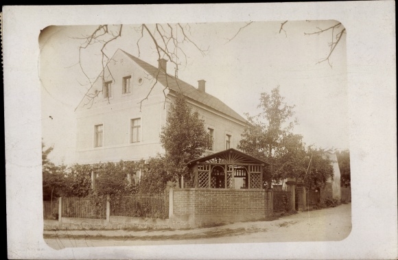 Photo Postcard Dresden Schönfeld Weissig Pappritz, street section with residential building