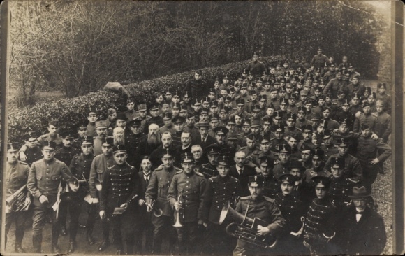 foto Ak Tilburg Noord-Brabant Nederland, soldaten in uniform, 1919