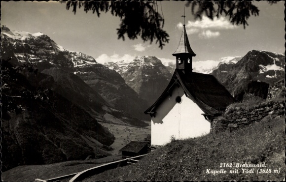 KP Braunwald Kanton Glarus, kaplica z Tödi, 3628 m, góry, zdjęcie czarno-białe