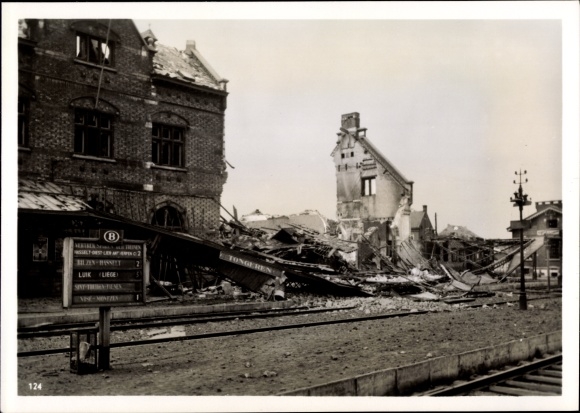 Photo Tongres Tongeren Flanders Limburg, railway station, war damage, May 1940, WWII