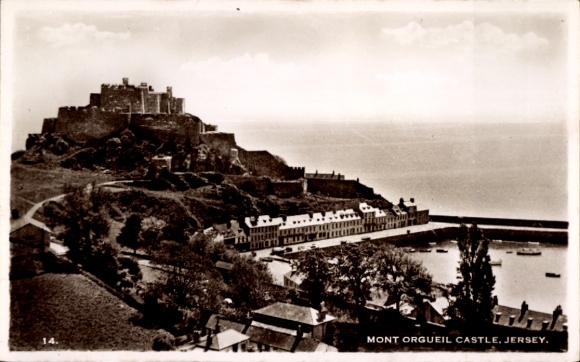 Ak Gorey Kanalinsel Jersey, Mont Orgueil Castle, Mont Orgueil Castle,  Schwarz-Weiß-Foto, Küstena