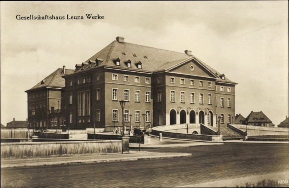 Ak Leuna an der Saale, Gesellschaftshaus der Leuna Werke, Außenansicht