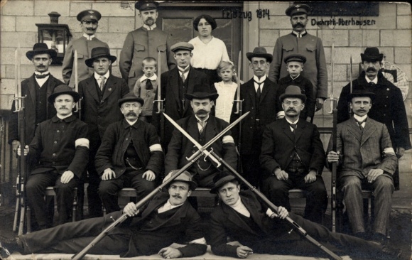 Photo Postcard Duchroth in the Palatinate, Oberhausen an der Nahe, recruits campaign 1914, bayonets